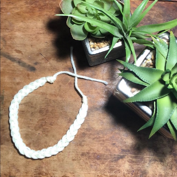 Gorgeous Snow White choker - Picture 2 of 3